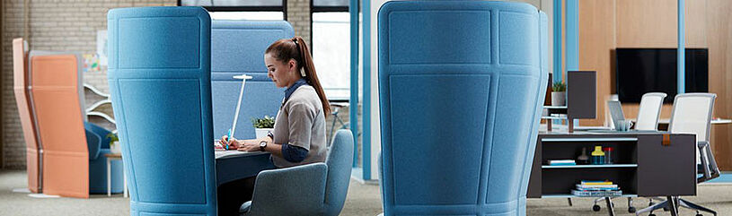 Wir planen ergonomische Bürowelten und achten auf Lärm, Licht und Bewegung.